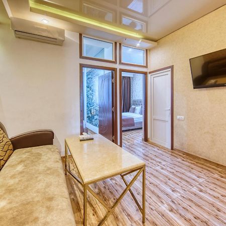 Aleppo Hotel Jereván Kültér fotó