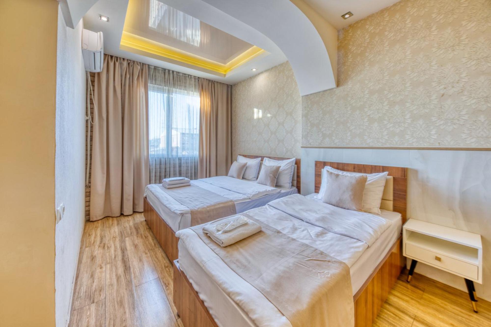 Aleppo Hotel Jereván Kültér fotó