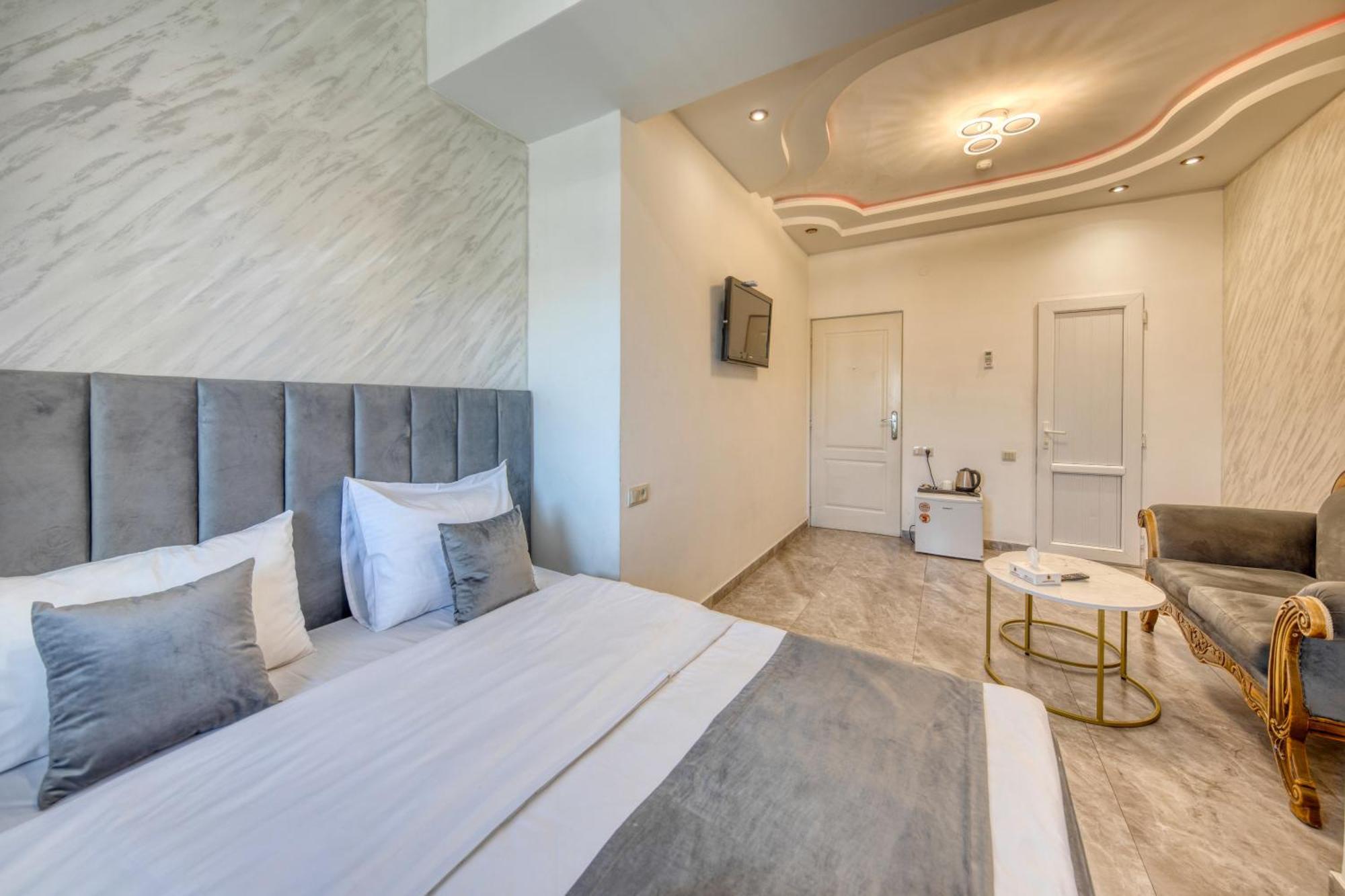 Aleppo Hotel Jereván Kültér fotó