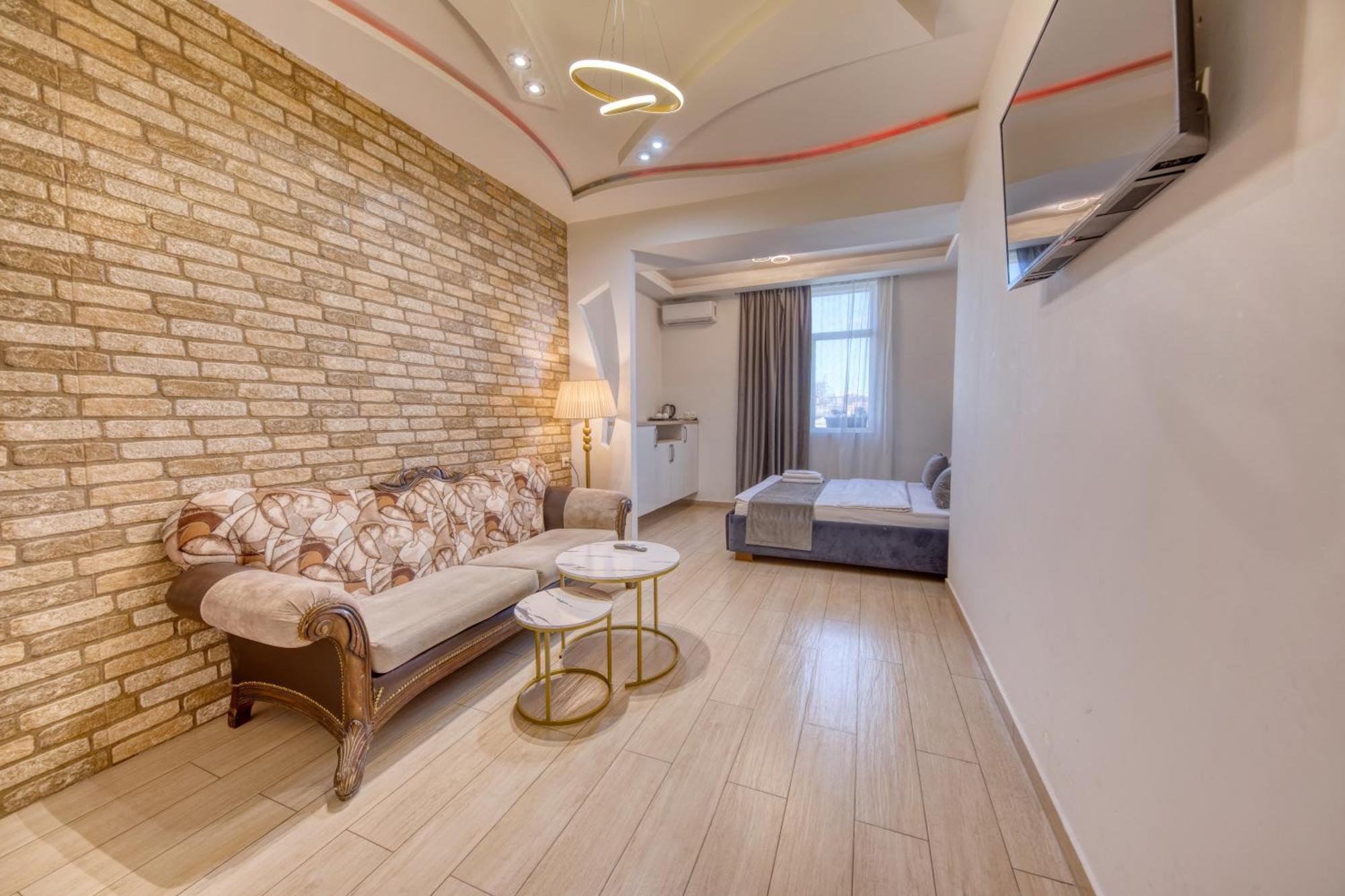 Aleppo Hotel Jereván Kültér fotó