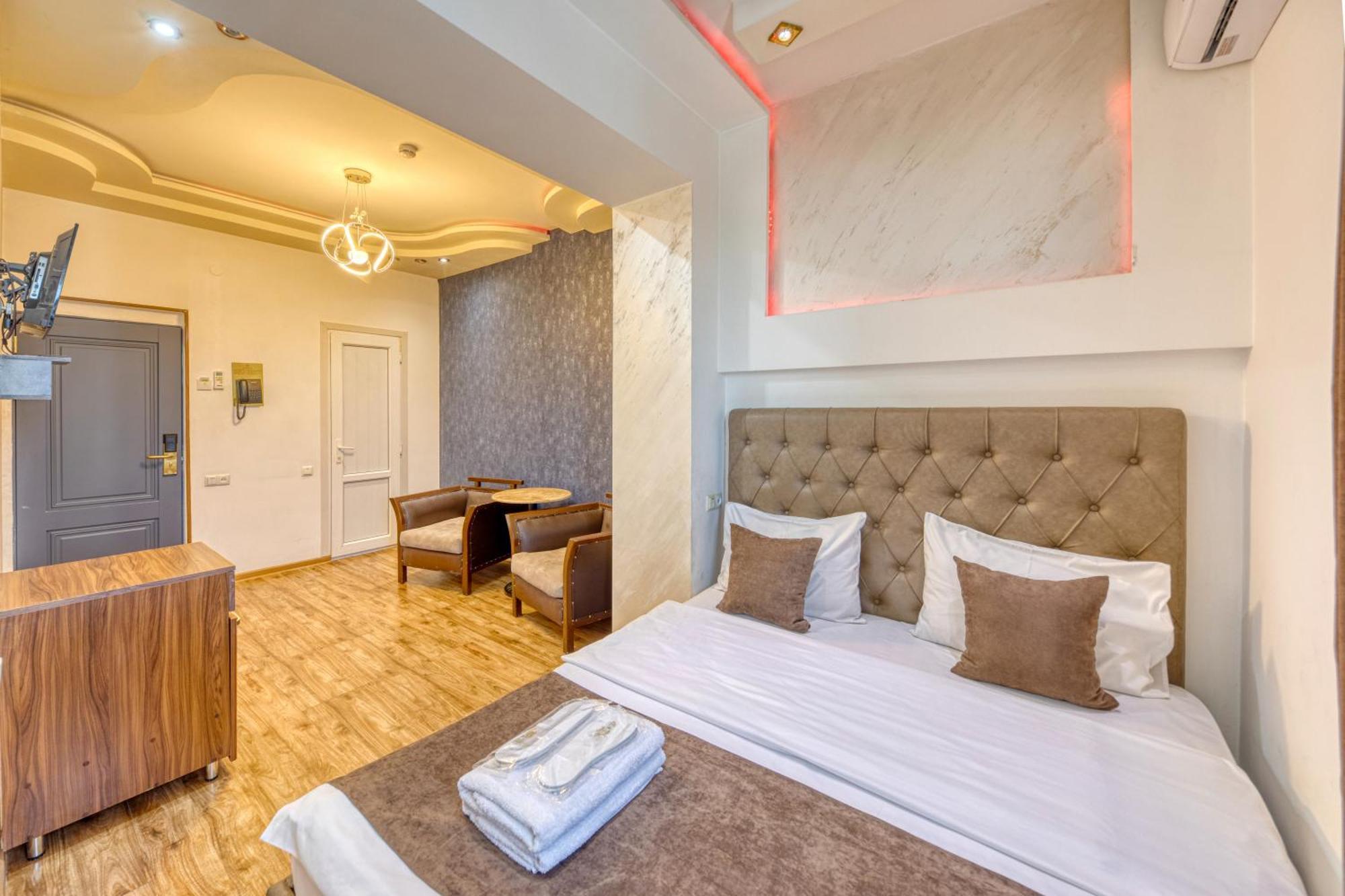 Aleppo Hotel Jereván Kültér fotó