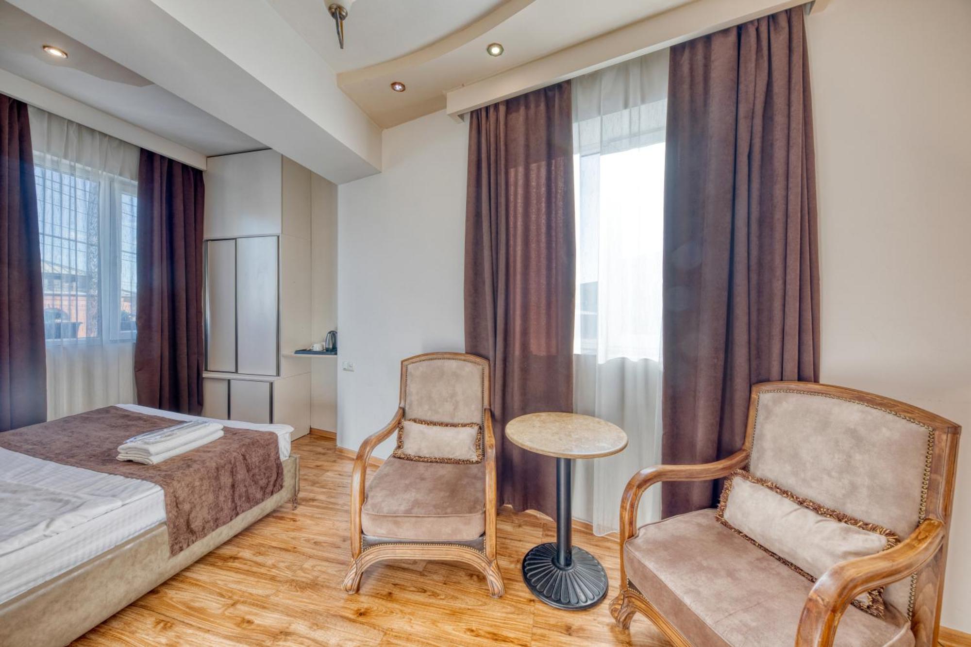 Aleppo Hotel Jereván Kültér fotó