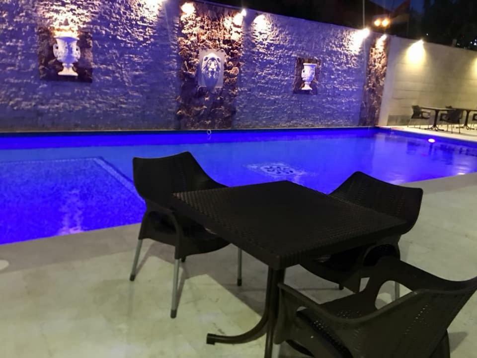 Aleppo Hotel Jereván Kültér fotó